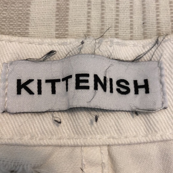 Kittenish white shorts - Picture 3 of 8